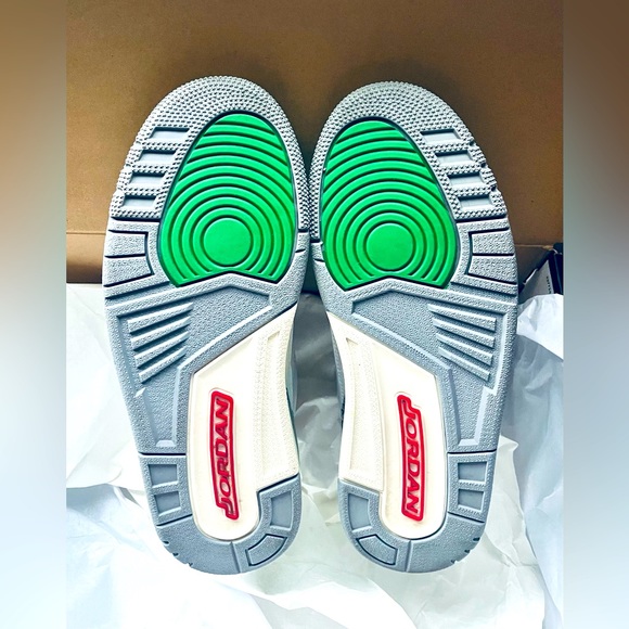 ✨ SOLD ✨Air Jordan 3 Retro
(‘Lucky Green’), Women’s Size 7.5 / Men’s 6: $200 - Picture 9 of 10